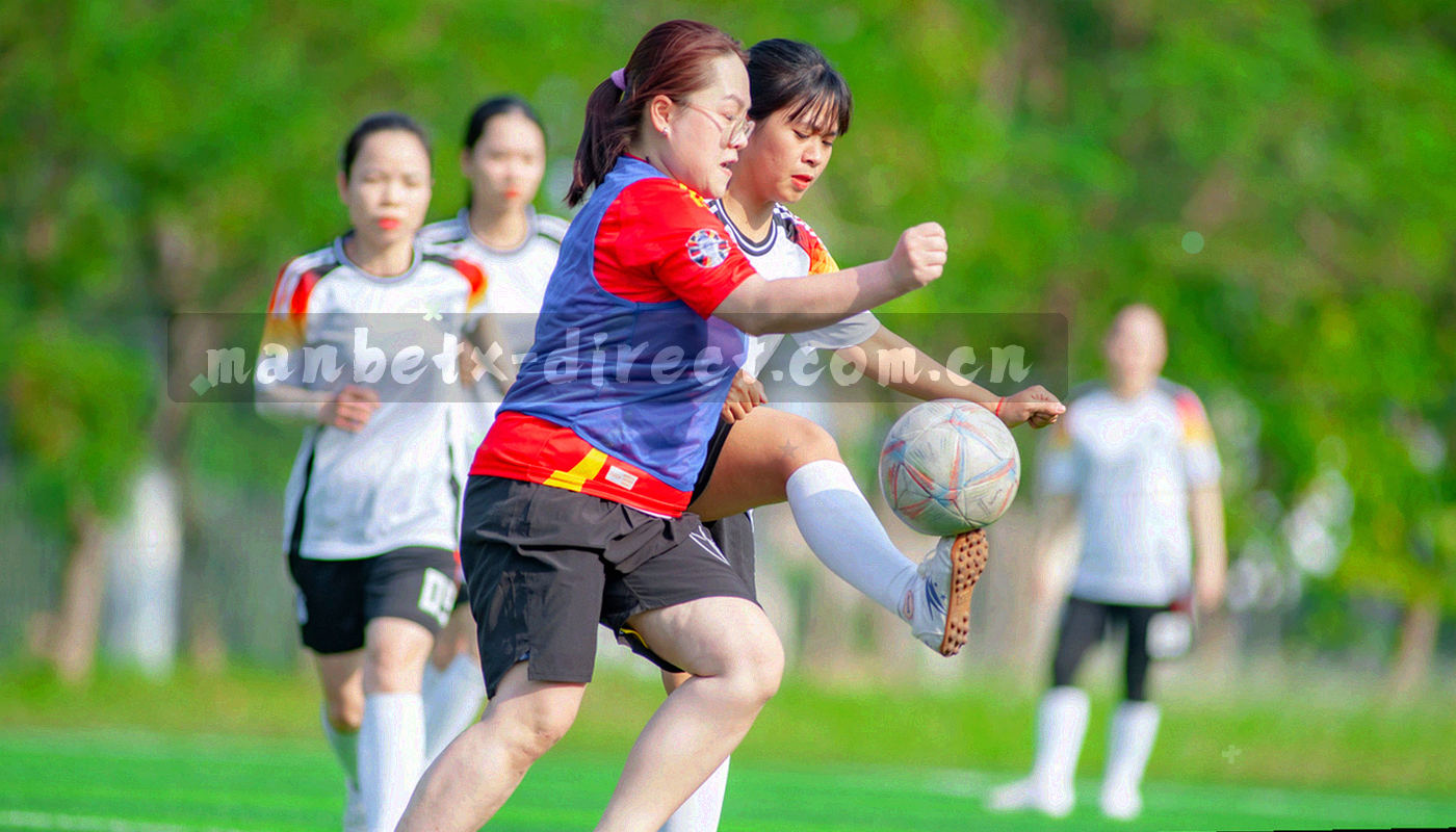 深色卡片面板上的五个筛选维度标签与多选状态，选中项以荧光黄绿标出